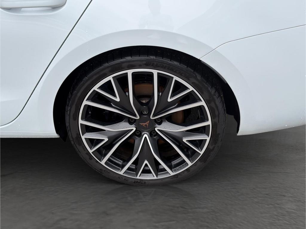 Cupra Leon 2022 г. Белый, пробег 49925 км