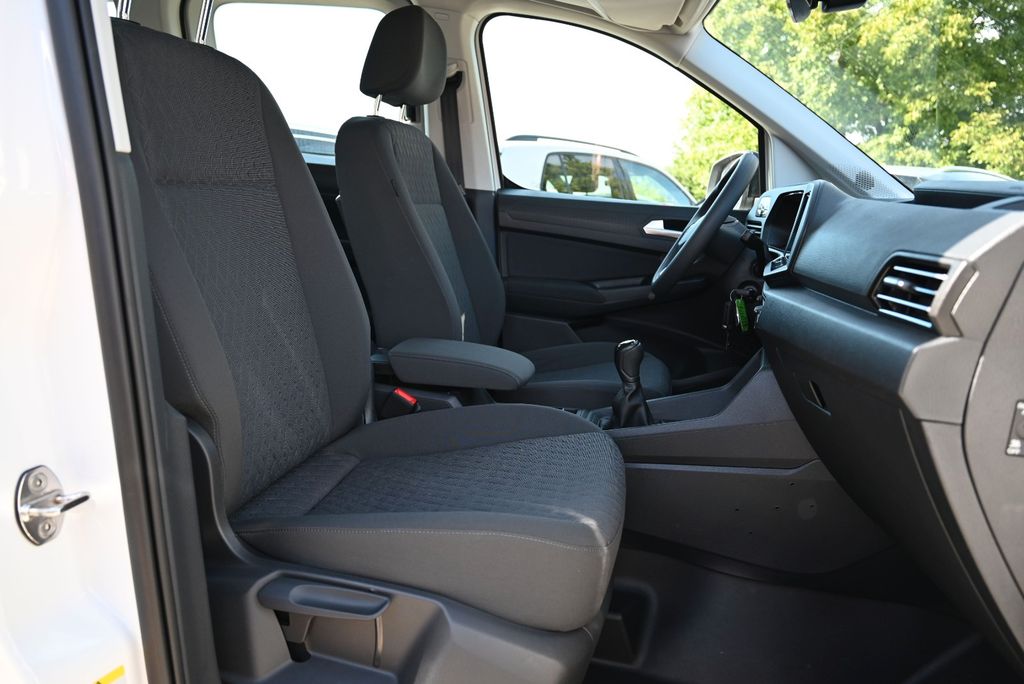Volkswagen Caddy 2022 г. Белый, пробег 25000 км