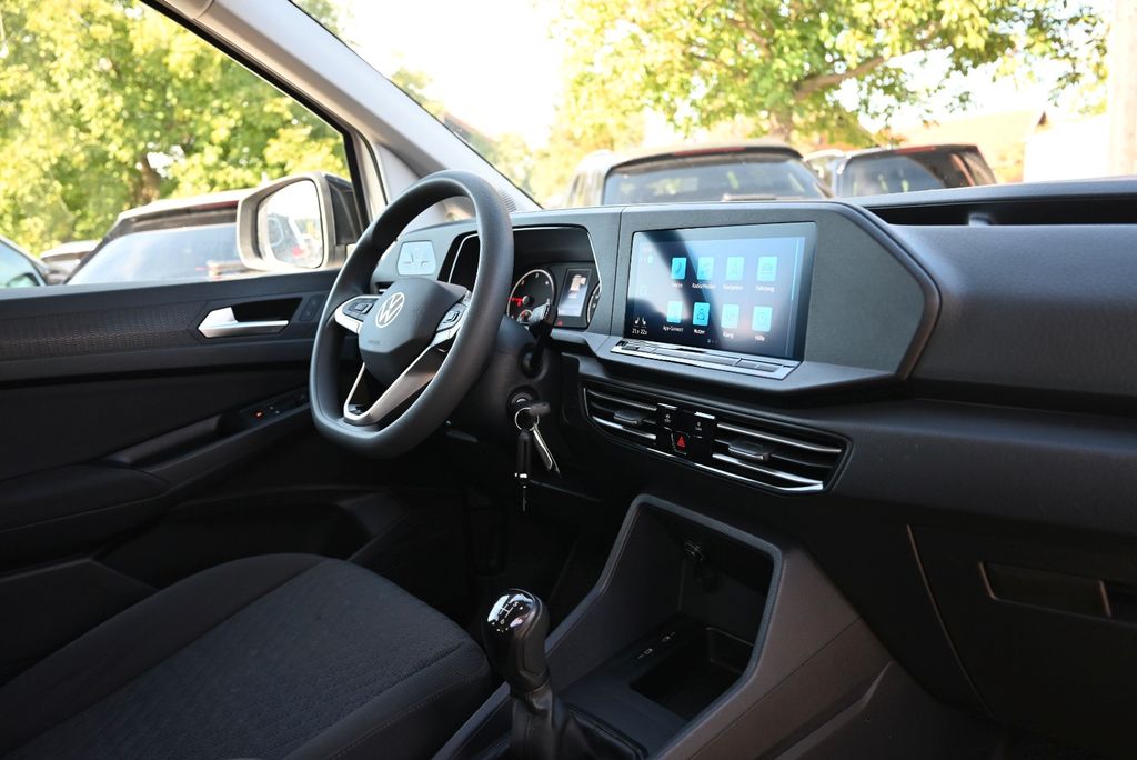 Volkswagen Caddy 2022 г. Белый, пробег 25000 км