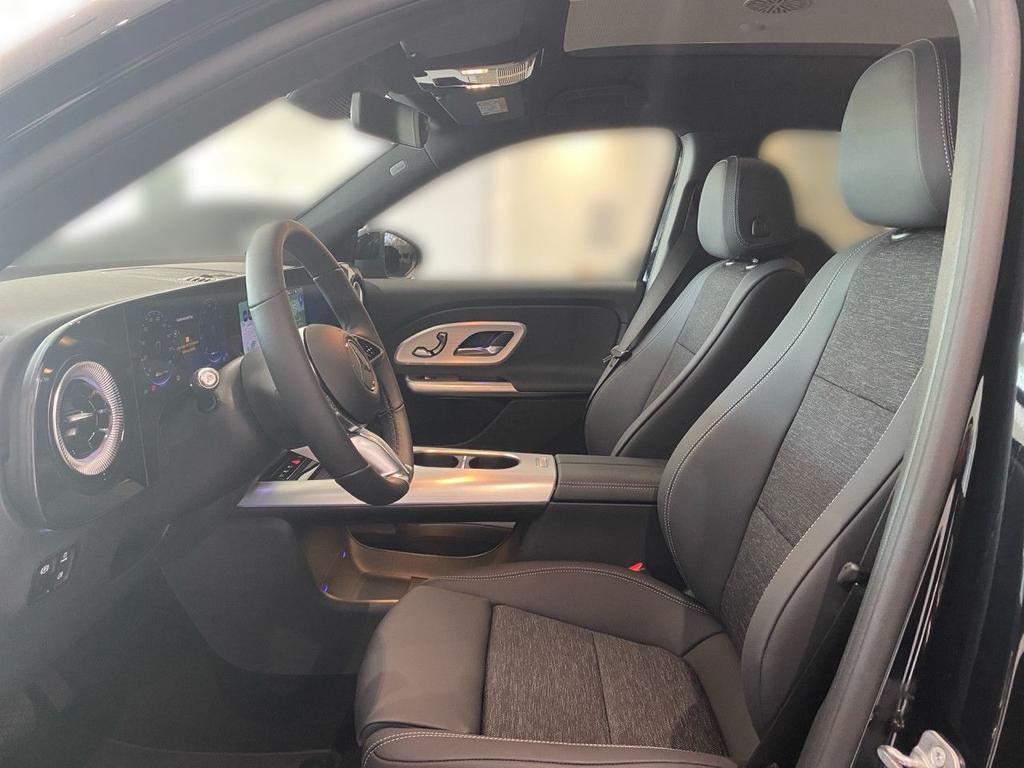 Mercedes-Benz GLB 200 2026 г. Чёрный, пробег 5803 км