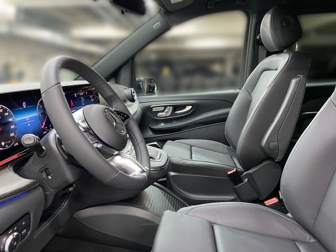 Mercedes-Benz V 300 2025 г. Серый, пробег 29360 км