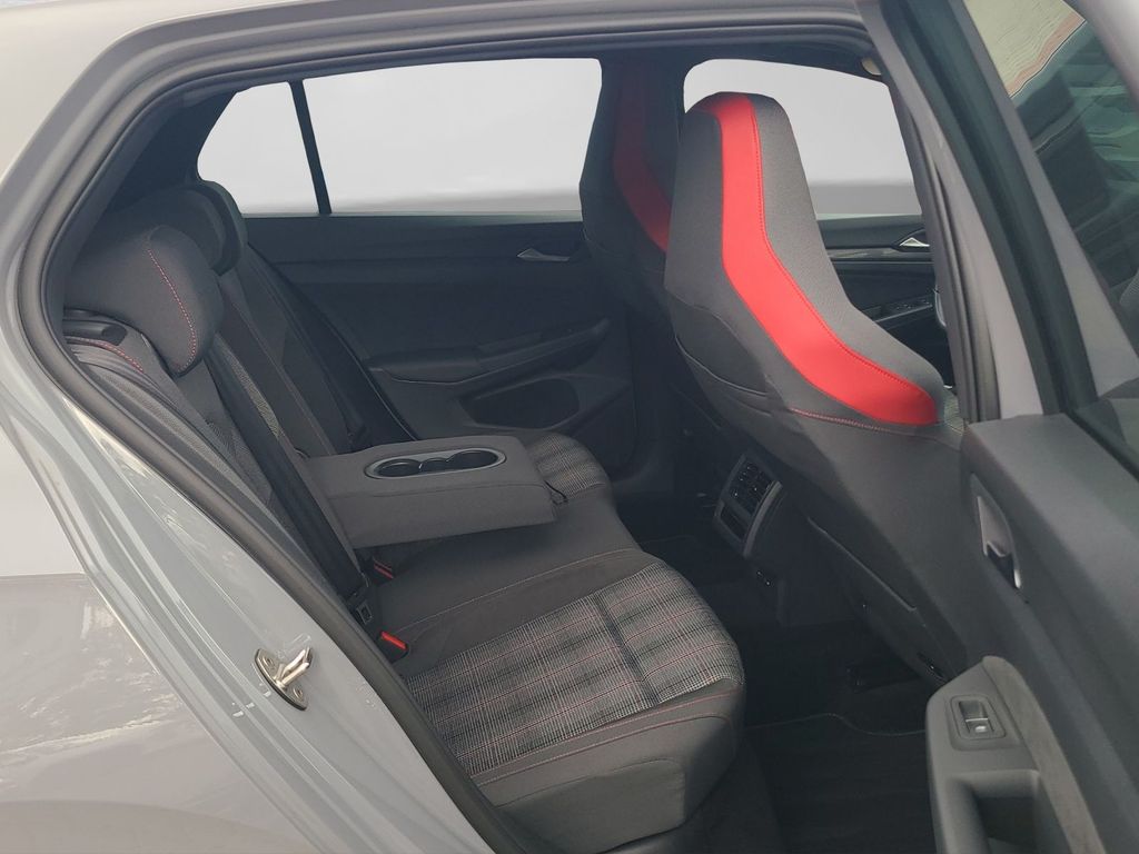 Volkswagen Golf 2024 г. Серый, пробег 53415 км