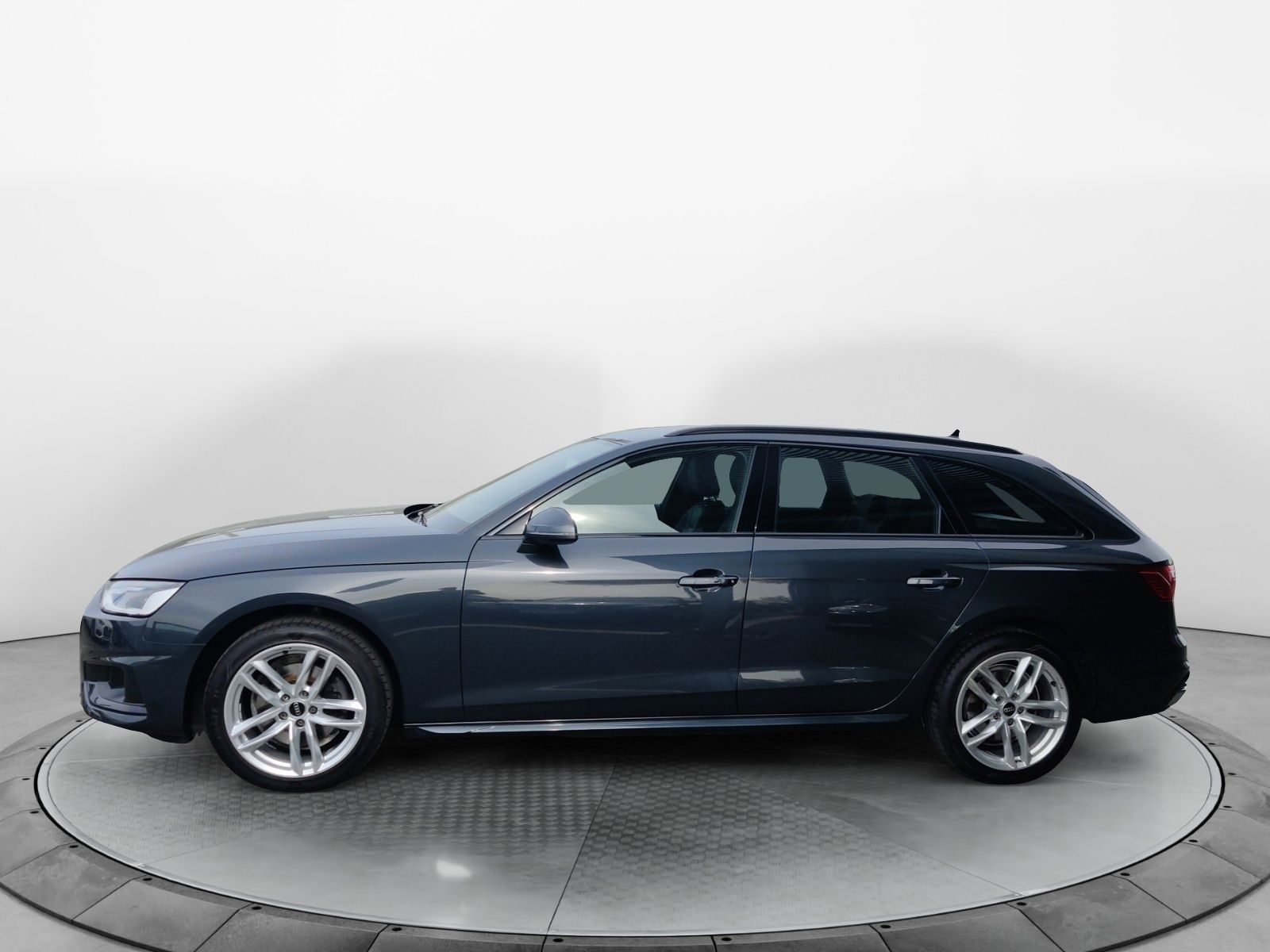 Audi A4 2022 г. Серый, пробег 59650 км