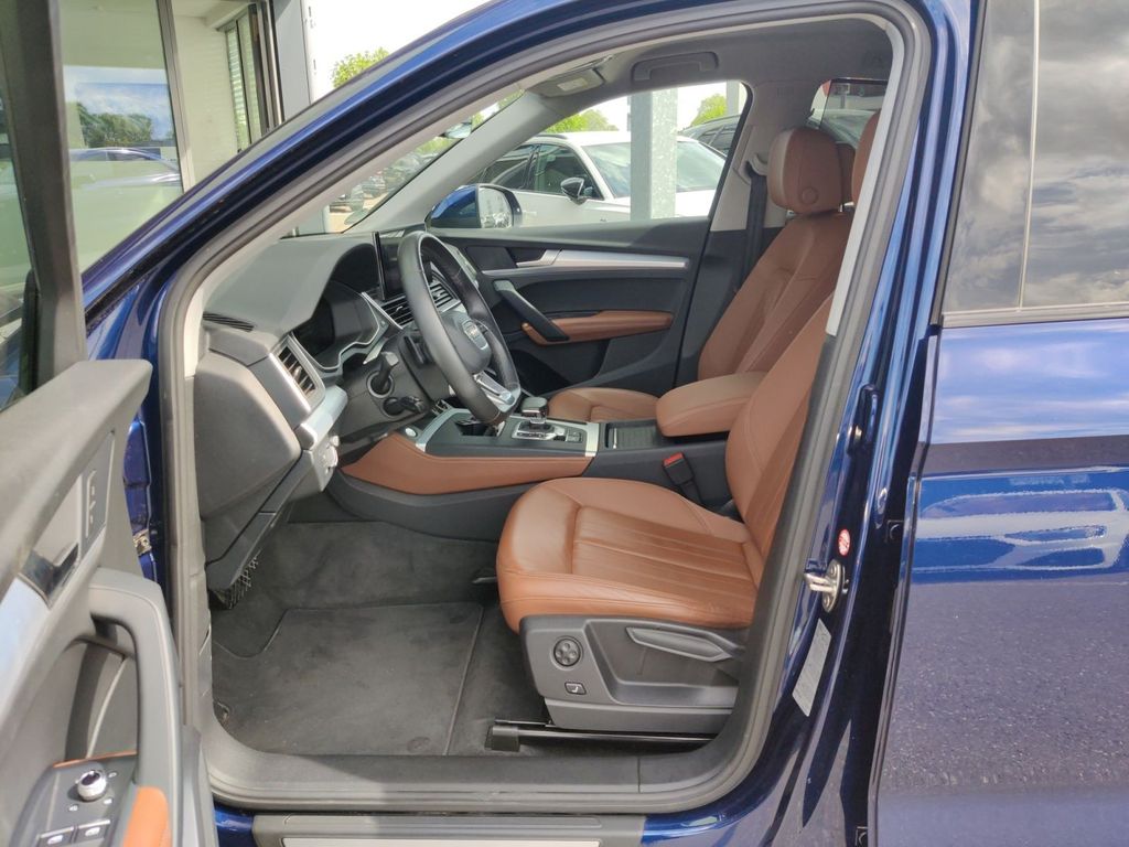Audi Q5 2023 г. Синий, пробег 40900 км