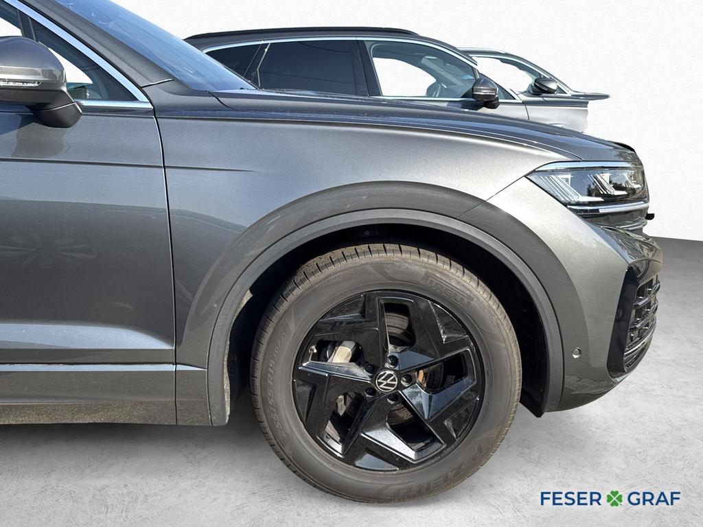 Volkswagen Touareg 2025 г. Серый, пробег 8590 км