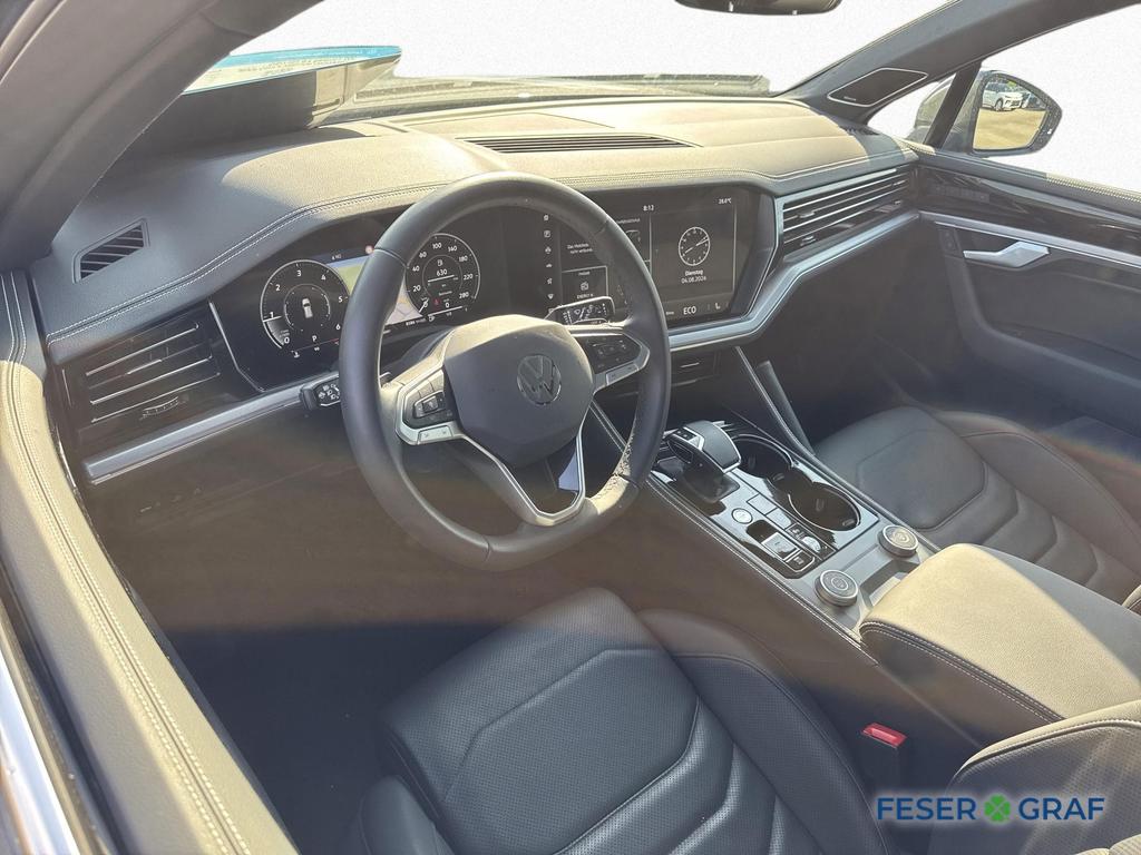 Volkswagen Touareg 2025 г. Серый, пробег 8590 км