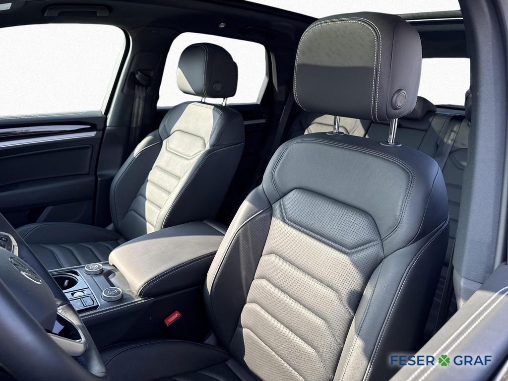 Volkswagen Touareg 2025 г. Серый, пробег 8590 км