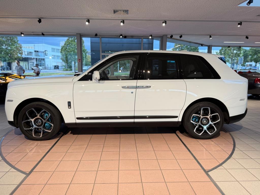 Rolls-Royce Cullinan 2023 г. Белый, пробег 56400 км