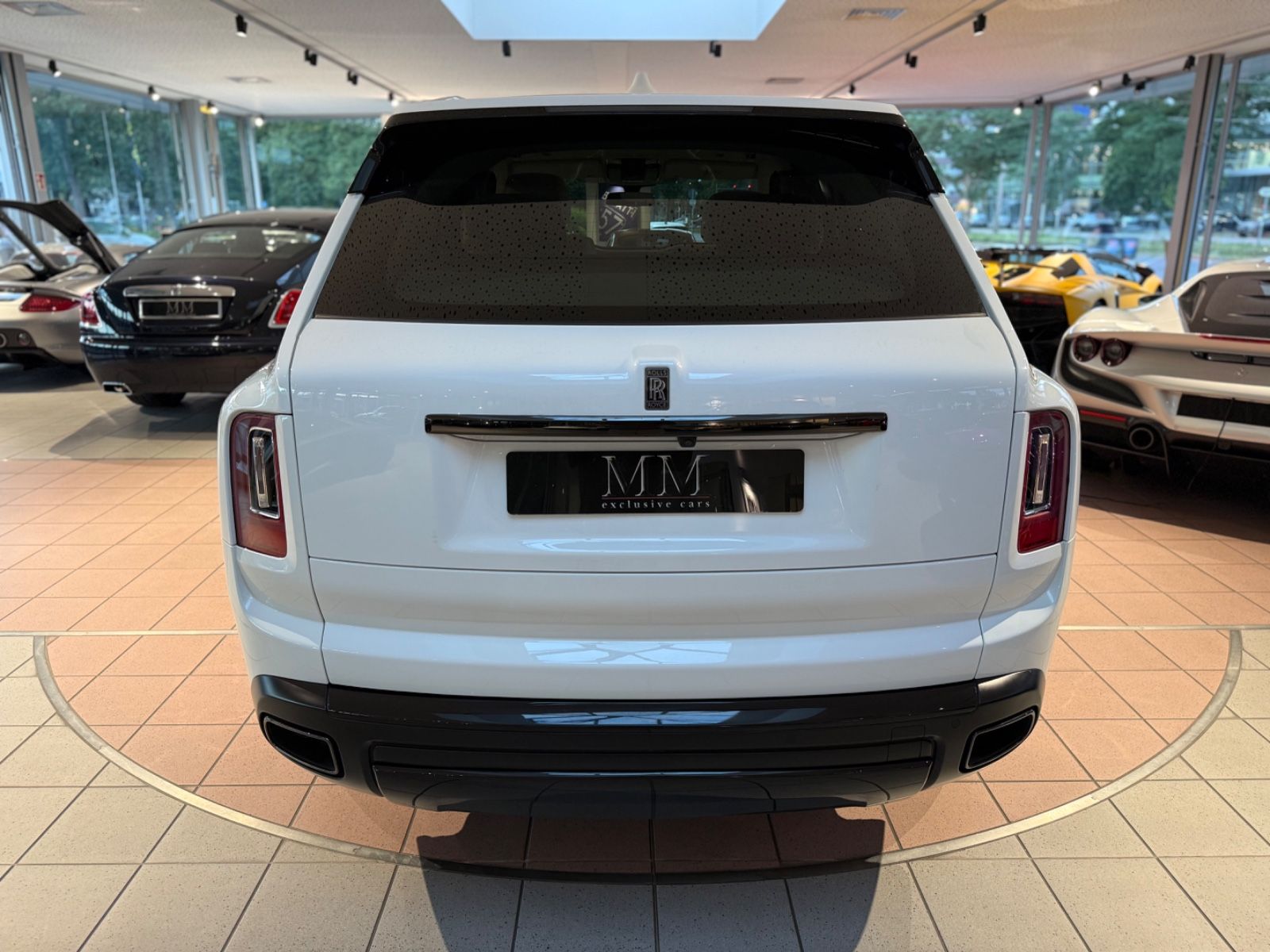 Rolls-Royce Cullinan 2023 г. Белый, пробег 56400 км