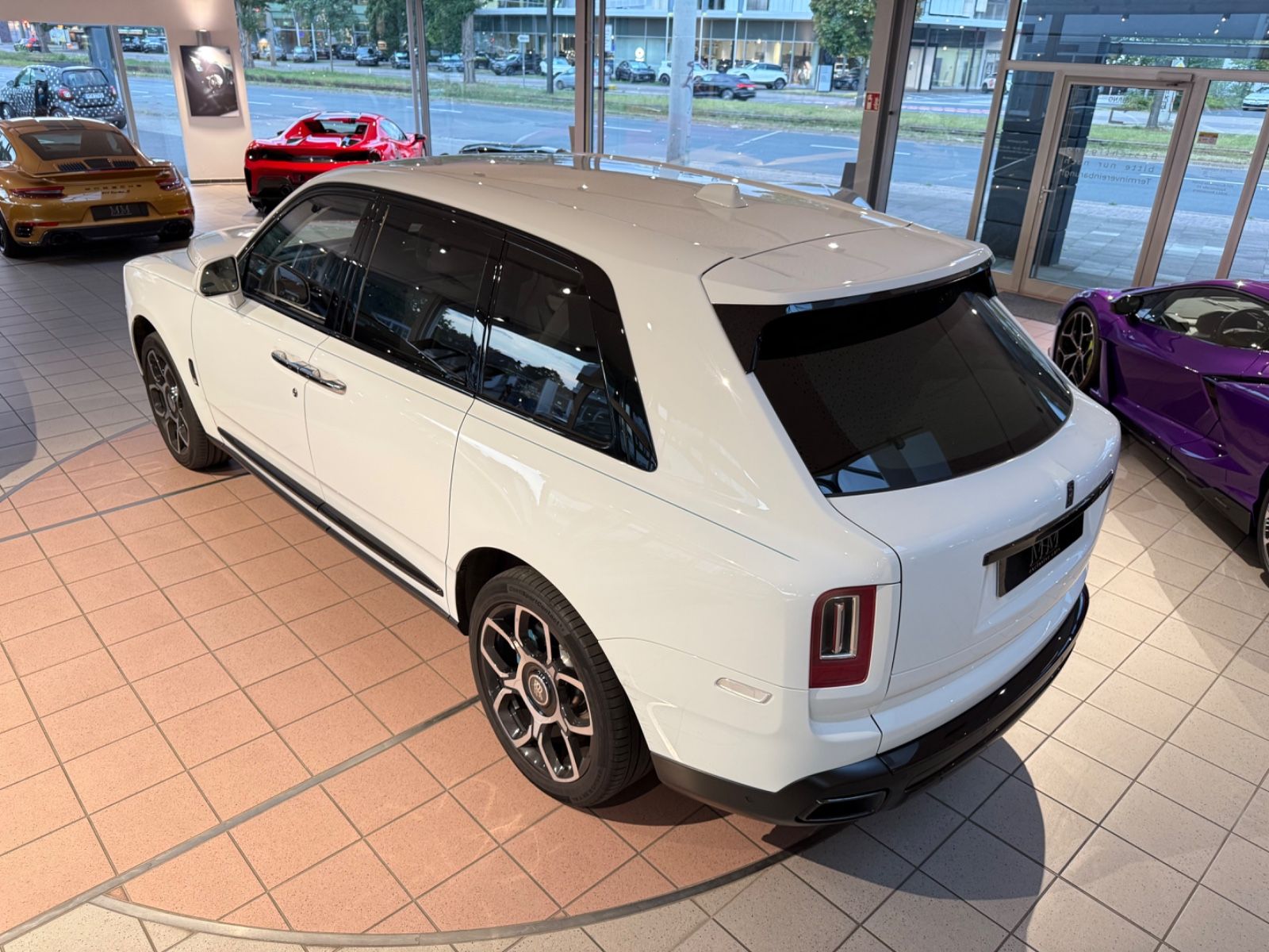 Rolls-Royce Cullinan 2023 г. Белый, пробег 56400 км