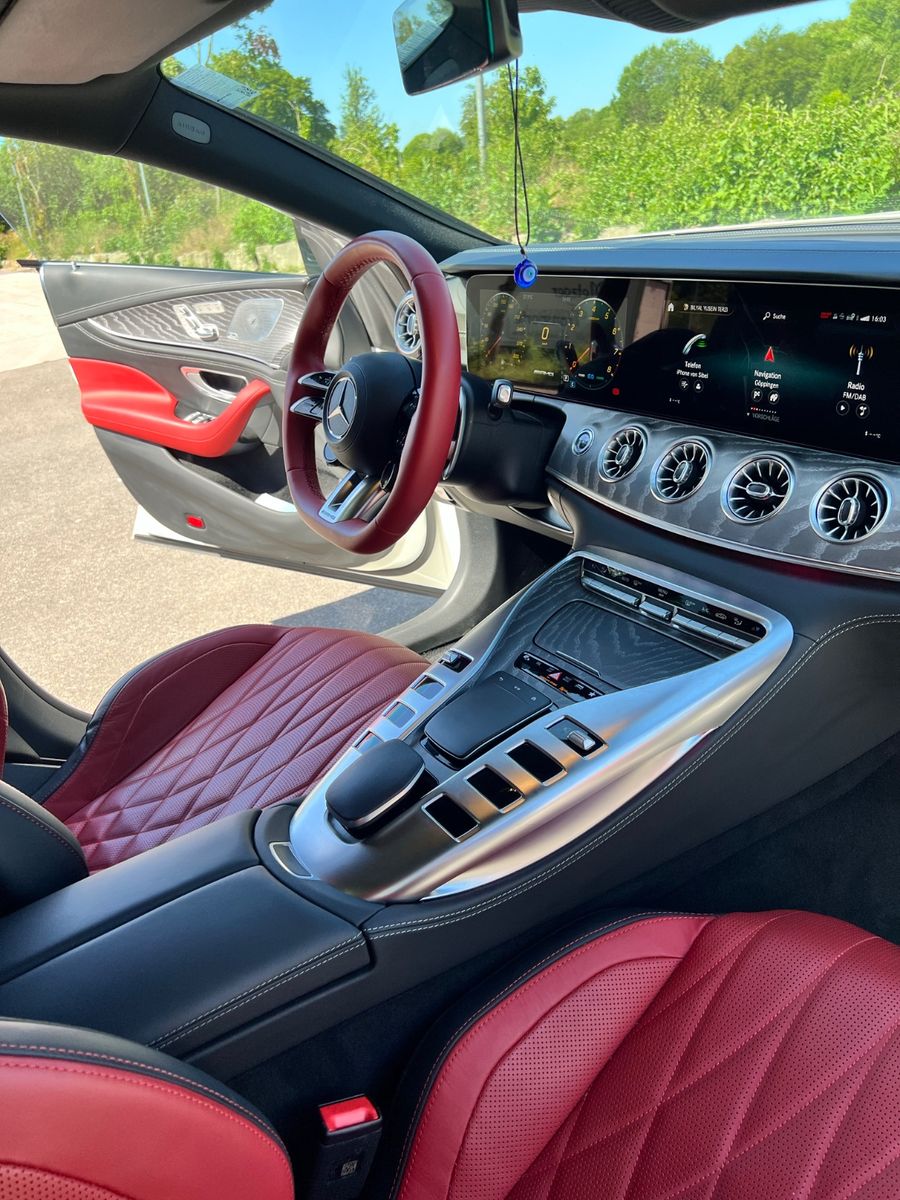 Mercedes-Benz AMG GT 2023 г. Белый, пробег 37660 км