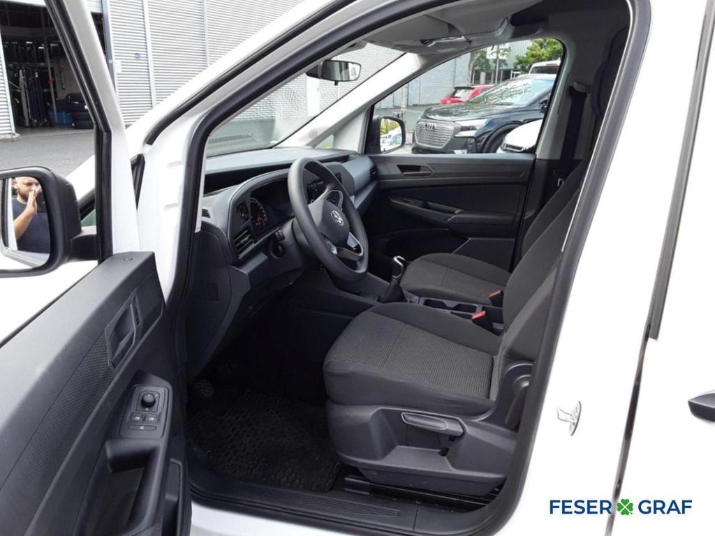 Volkswagen Caddy 2023 г. Белый, пробег 28750 км