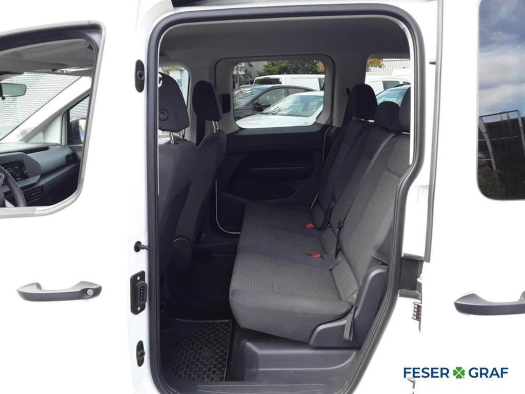 Volkswagen Caddy 2023 г. Белый, пробег 28750 км