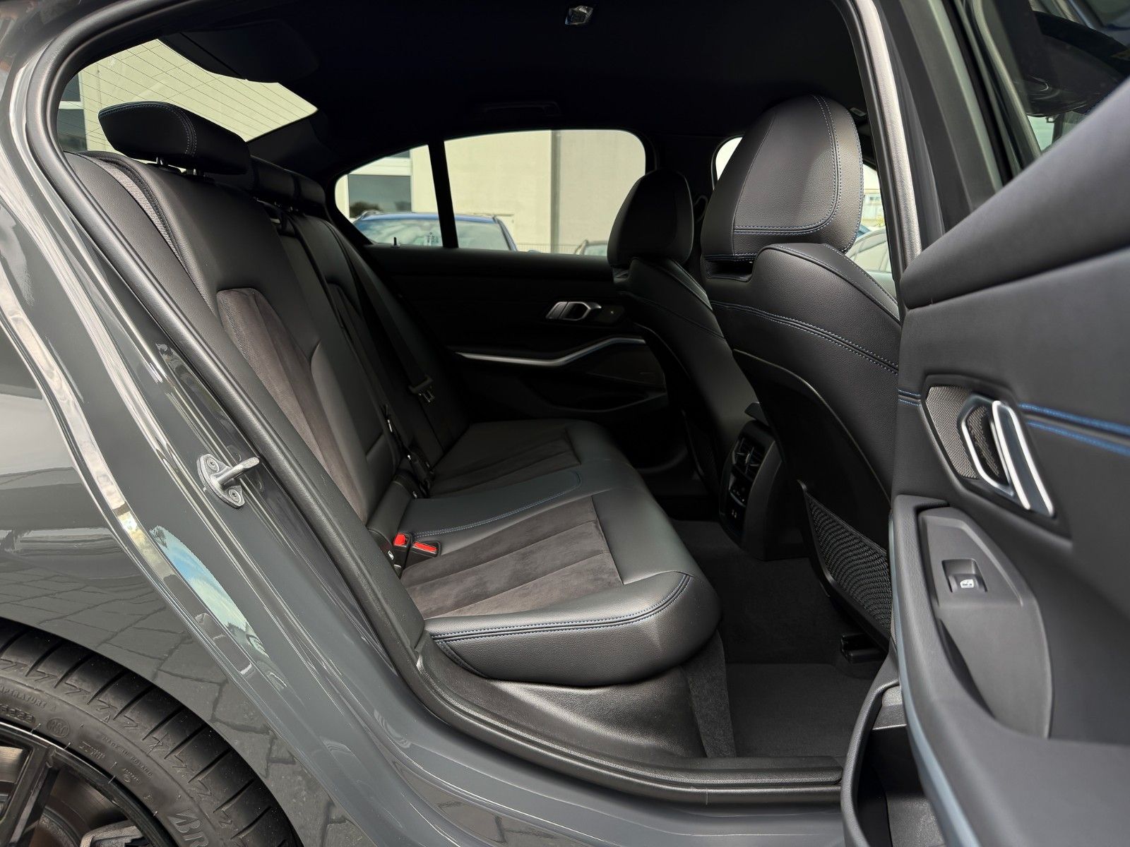 BMW 320 2024 г. Серый, пробег 17500 км
