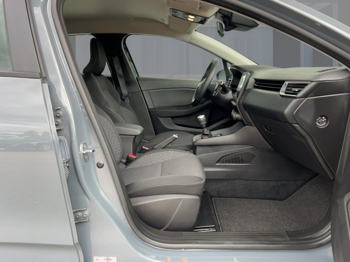 Renault Clio 2021 г. Серый, пробег 38279 км