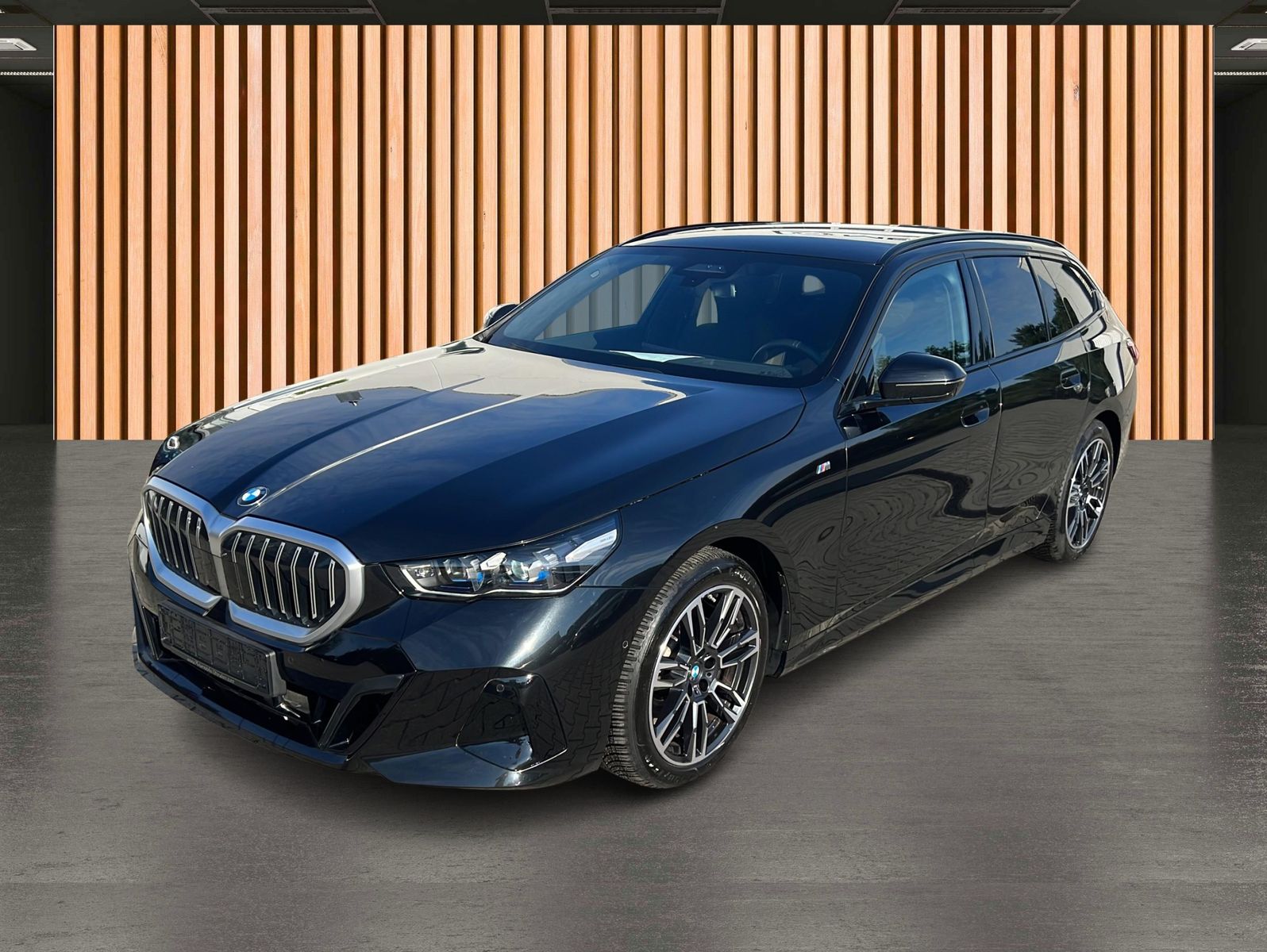 BMW 520 2025 г. Чёрный, пробег 24900 км