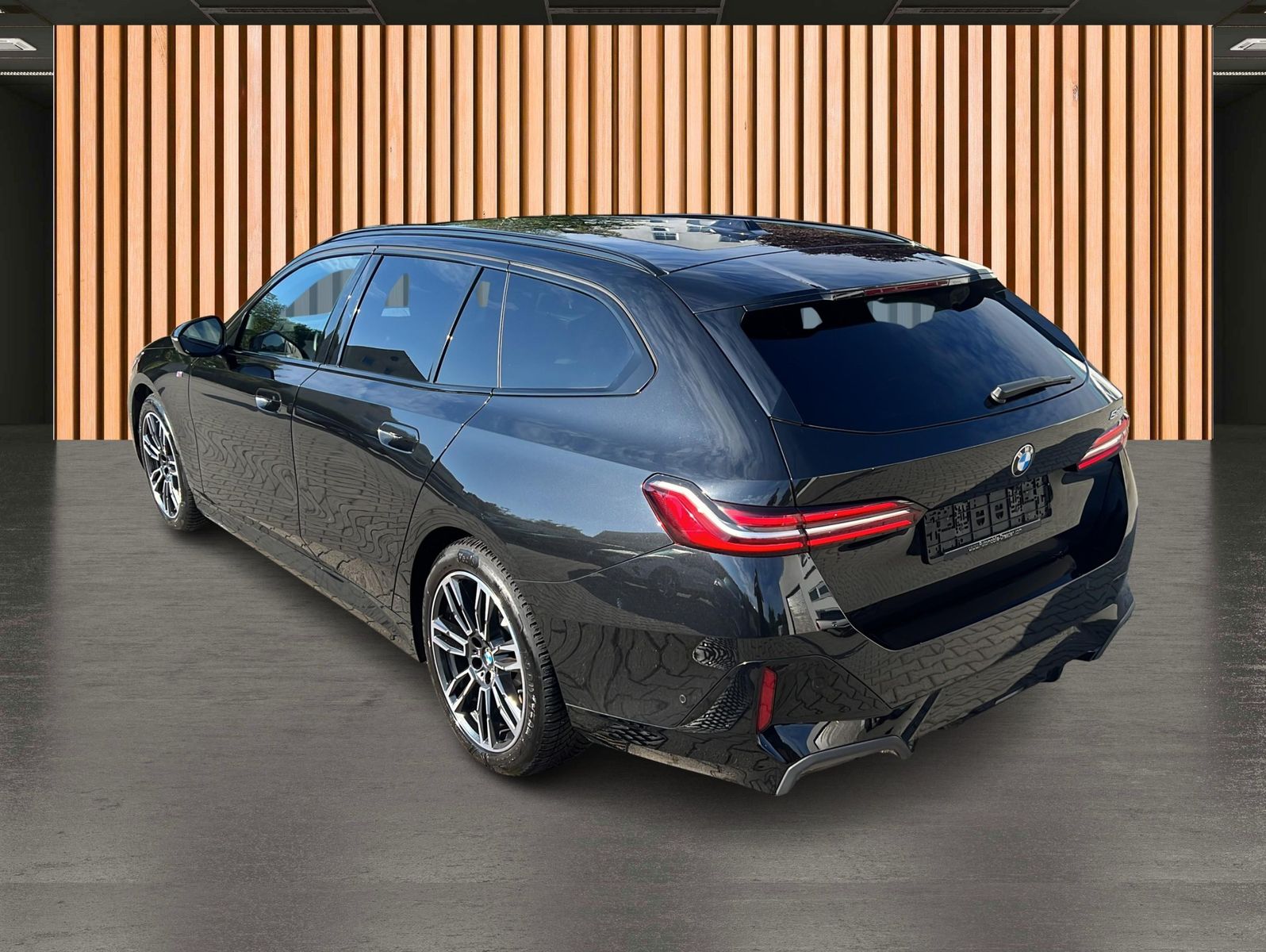 BMW 520 2025 г. Чёрный, пробег 24900 км