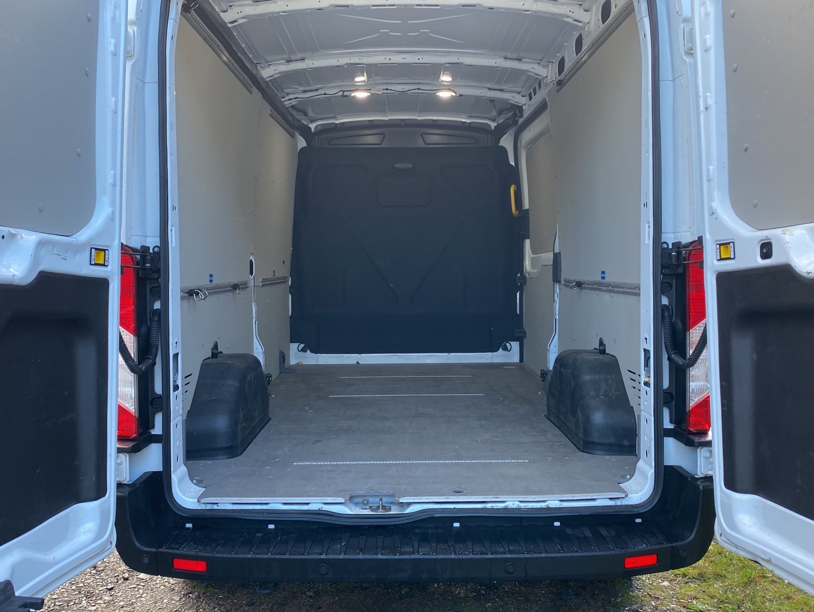 Ford Transit 2023 г. Белый, пробег 48361 км
