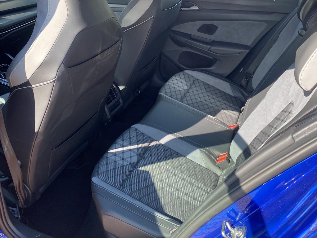 Volkswagen Golf 2024 г. Синий, пробег 17350 км