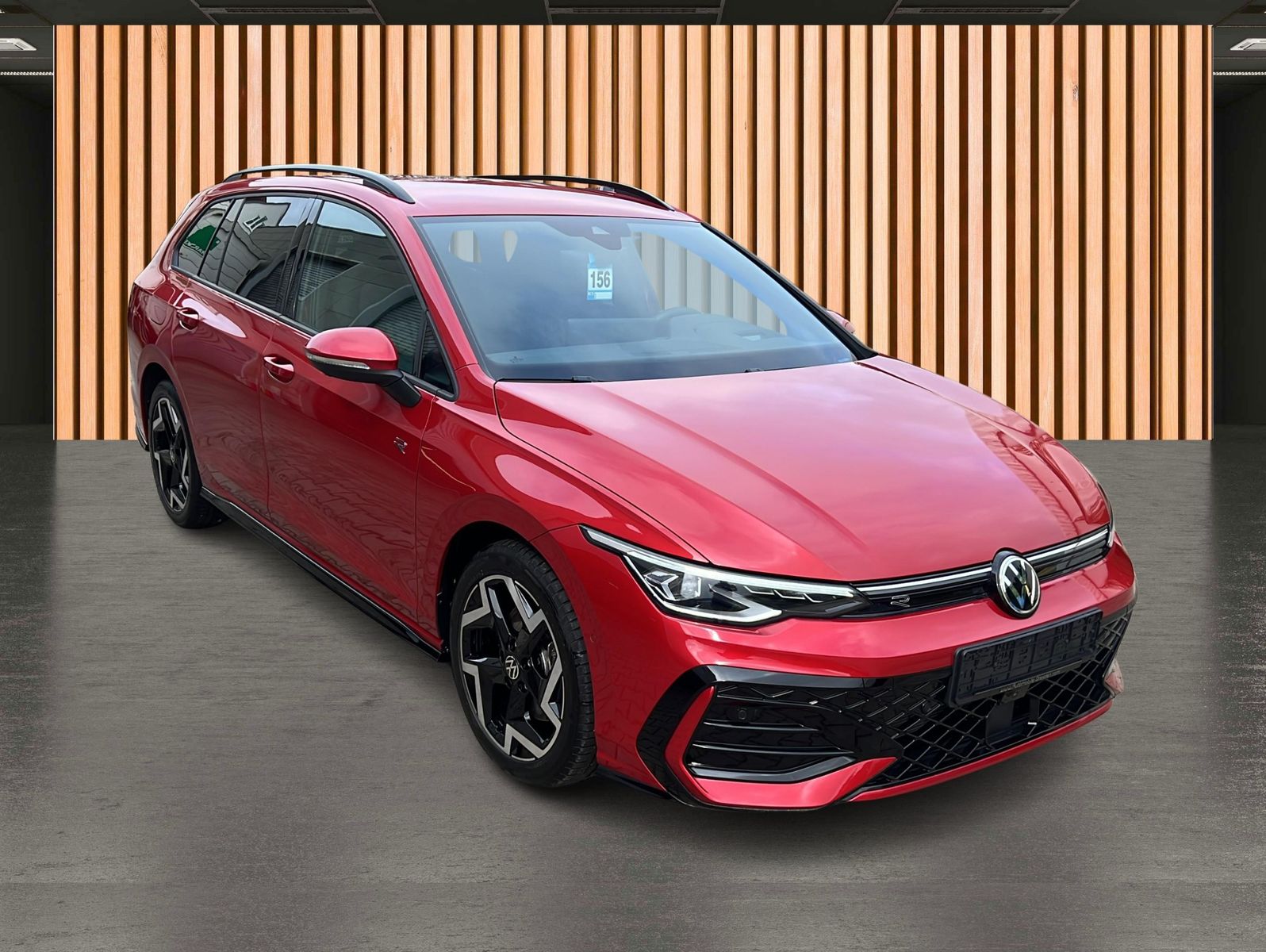 Volkswagen Golf 2025 г. Красный, пробег 18789 км