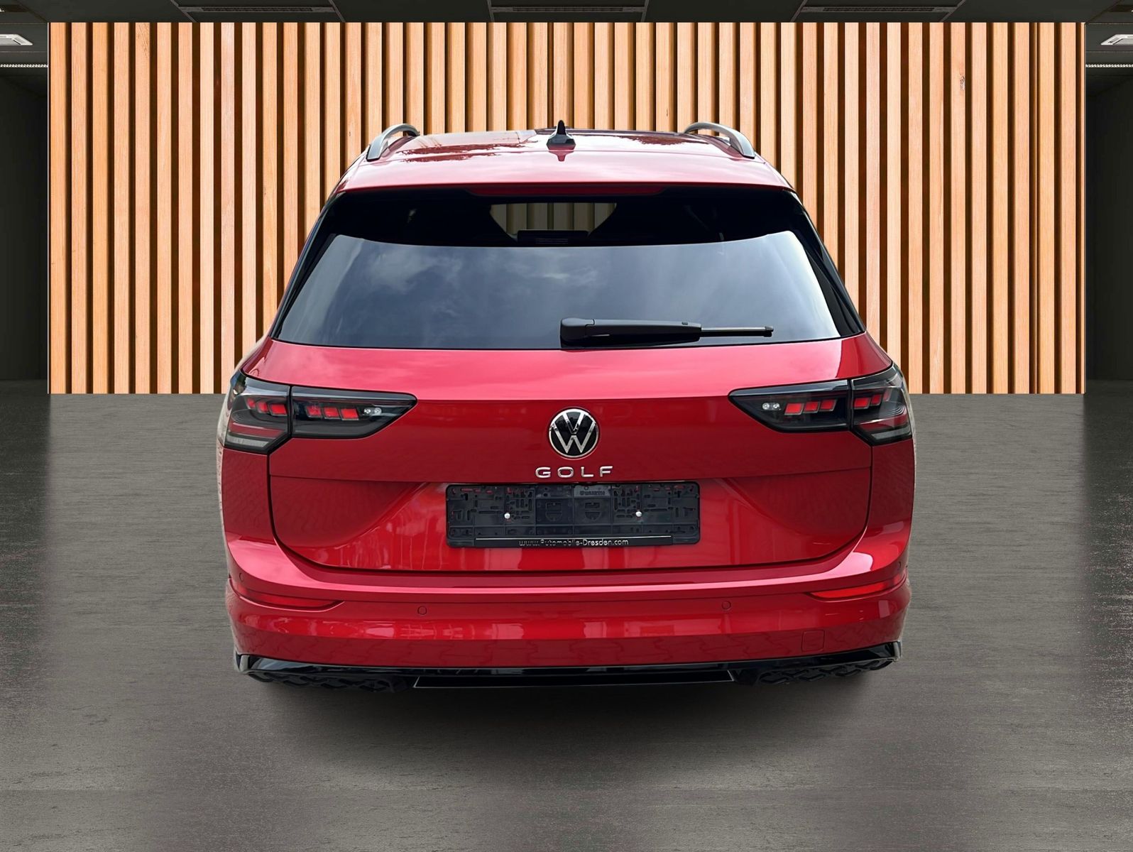 Volkswagen Golf 2025 г. Красный, пробег 18789 км