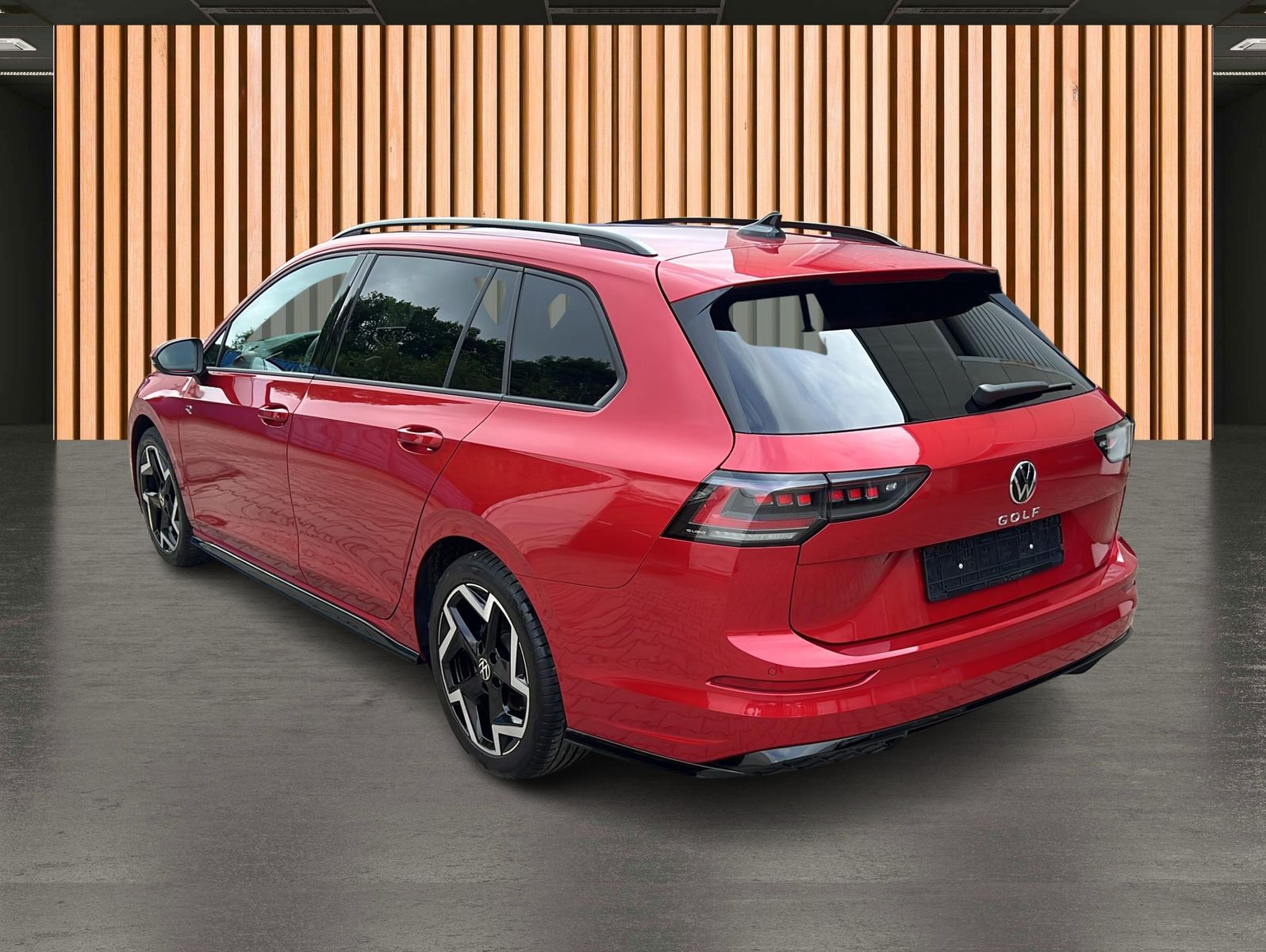 Volkswagen Golf 2025 г. Красный, пробег 18789 км
