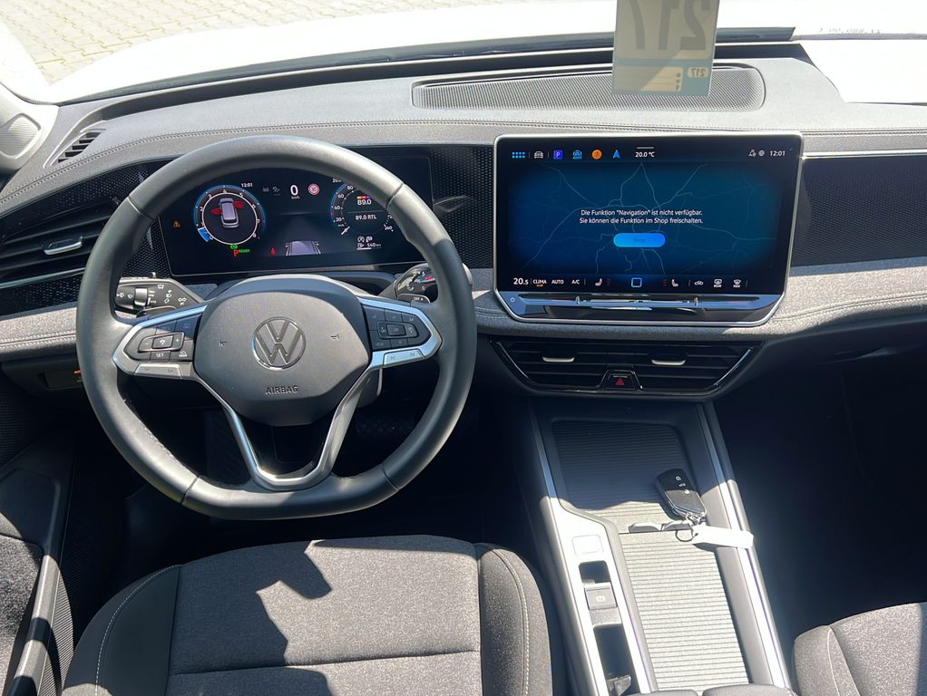 Volkswagen PASSAT VARIANT 2025 г. Белый, пробег 33779 км