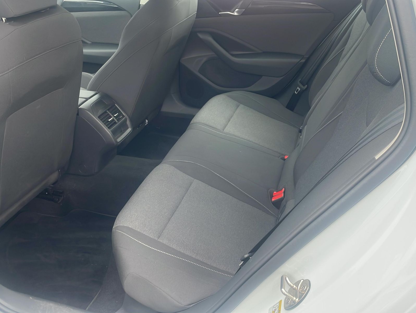 Volkswagen PASSAT VARIANT 2025 г. Белый, пробег 29673 км