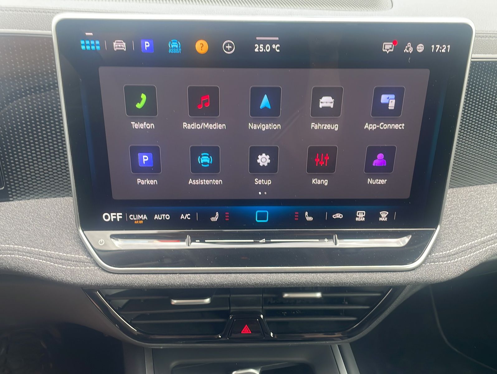 Volkswagen PASSAT VARIANT 2025 г. Белый, пробег 29673 км