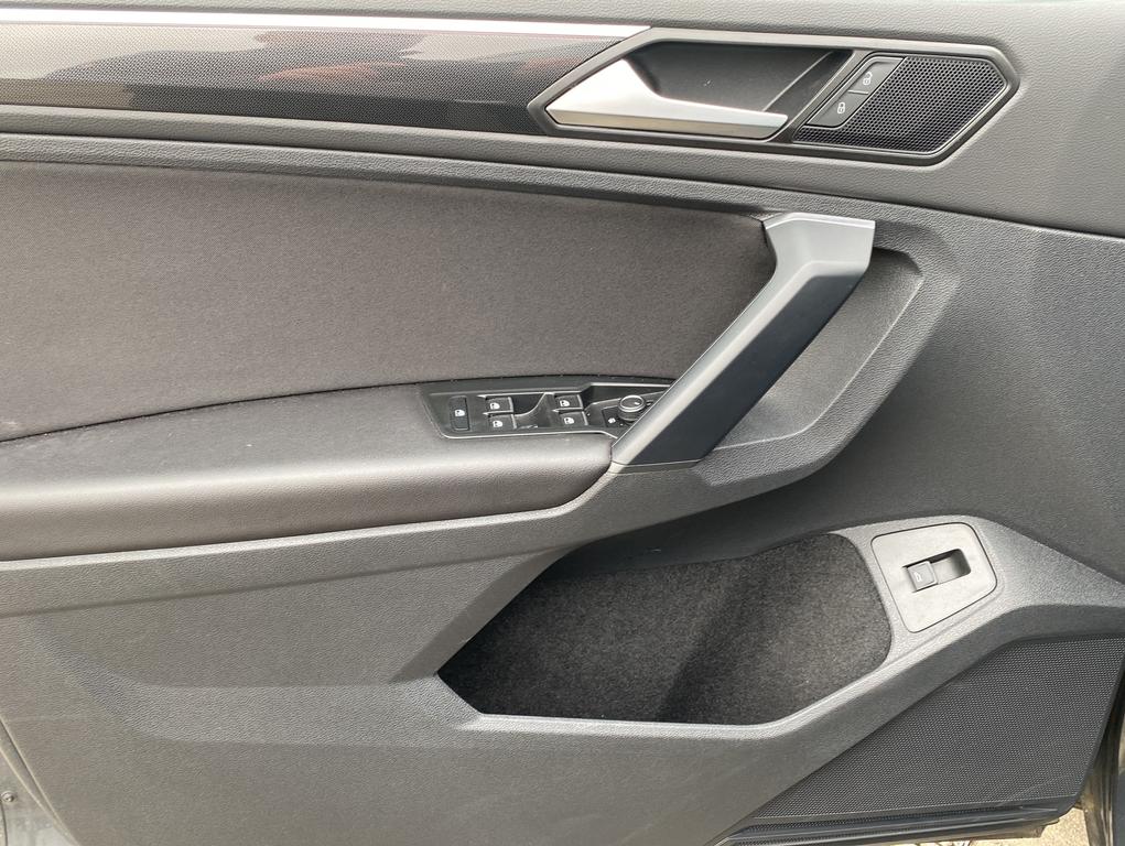Volkswagen Tiguan 2024 г. Серый, пробег 43309 км