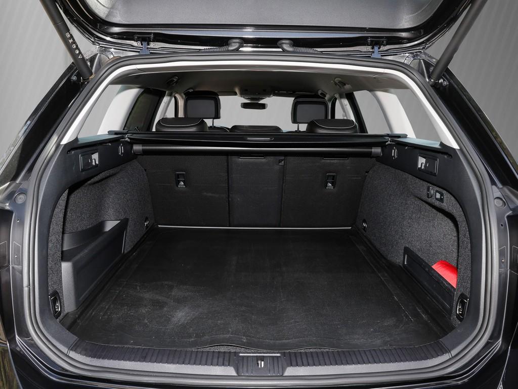 Volkswagen PASSAT VARIANT 2023 г. Серый, пробег 47950 км