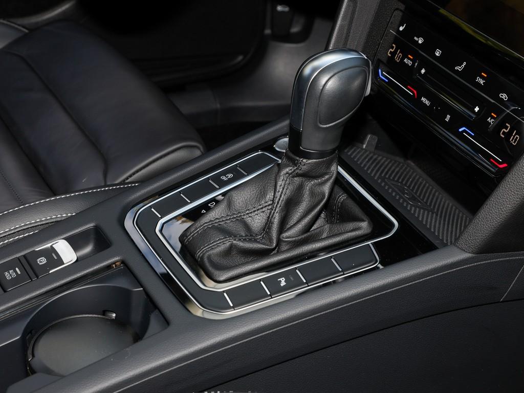 Volkswagen PASSAT VARIANT 2023 г. Серый, пробег 47950 км
