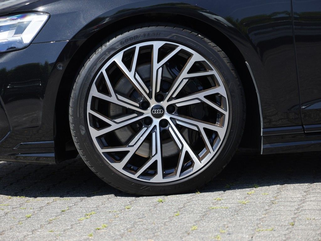 Audi S8 2024 г. Чёрный, пробег 56500 км