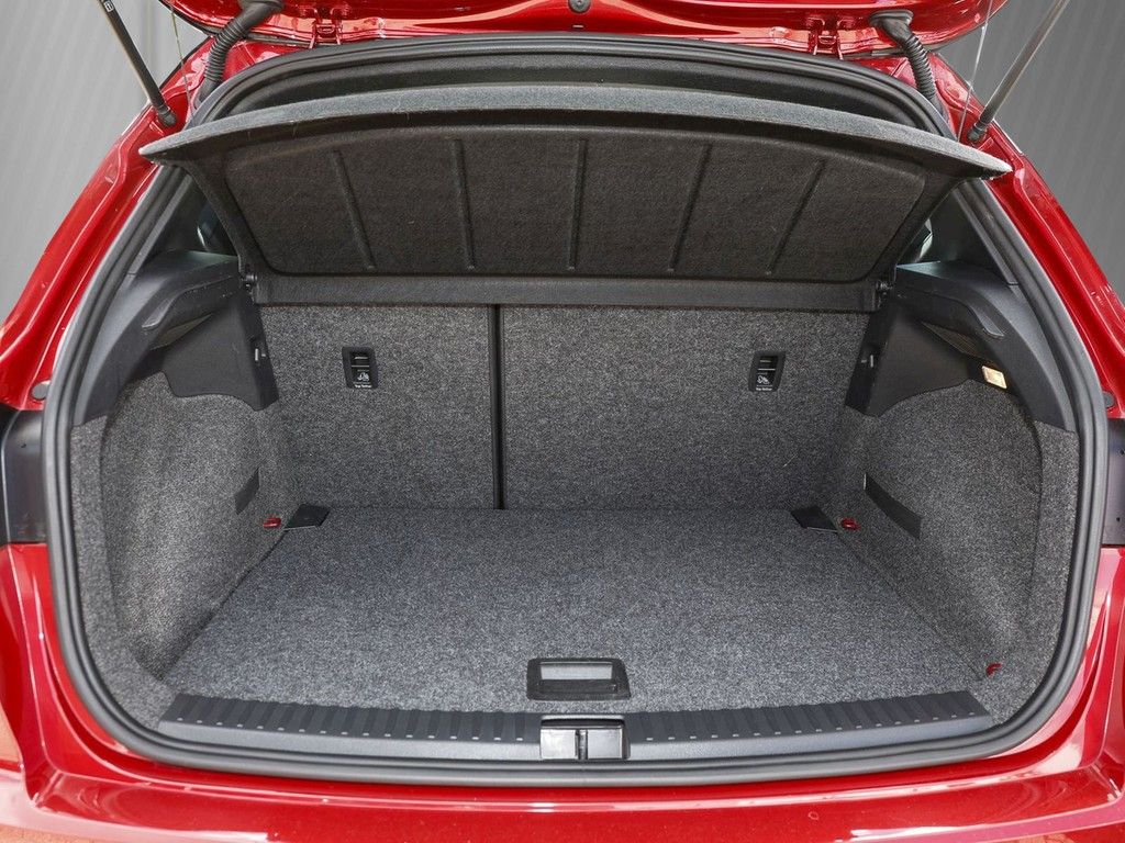 SEAT Arona 2022 г. Красный, пробег 51366 км