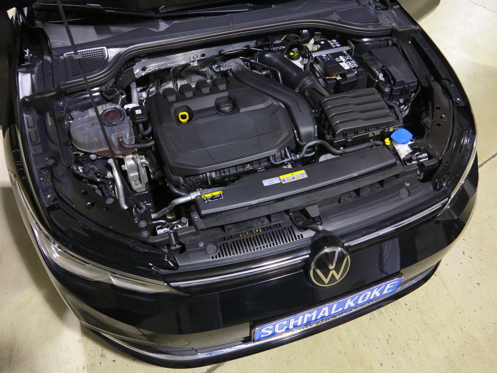 Volkswagen Golf 2024 г. Чёрный, пробег 46600 км