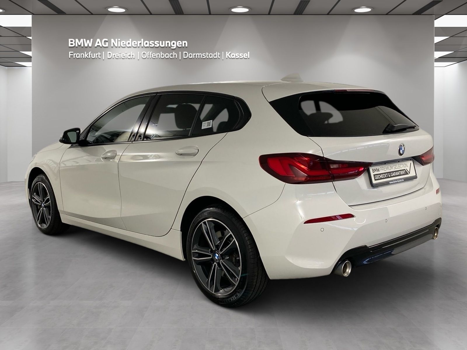 BMW 120 2023 г. Белый, пробег 31554 км
