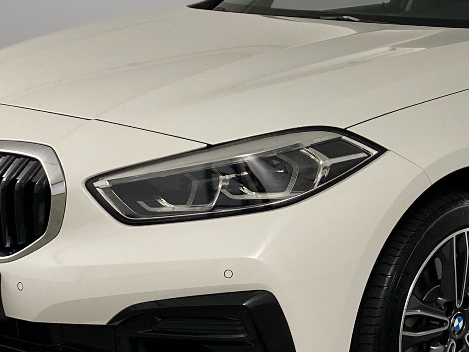 BMW 120 2023 г. Белый, пробег 31554 км