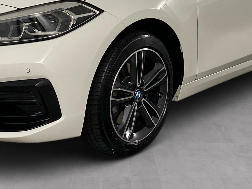 BMW 120 2023 г. Белый, пробег 31554 км
