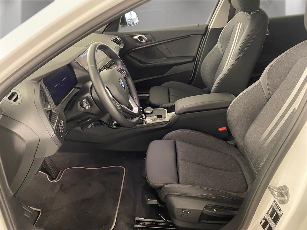 BMW 120 2023 г. Белый, пробег 31554 км