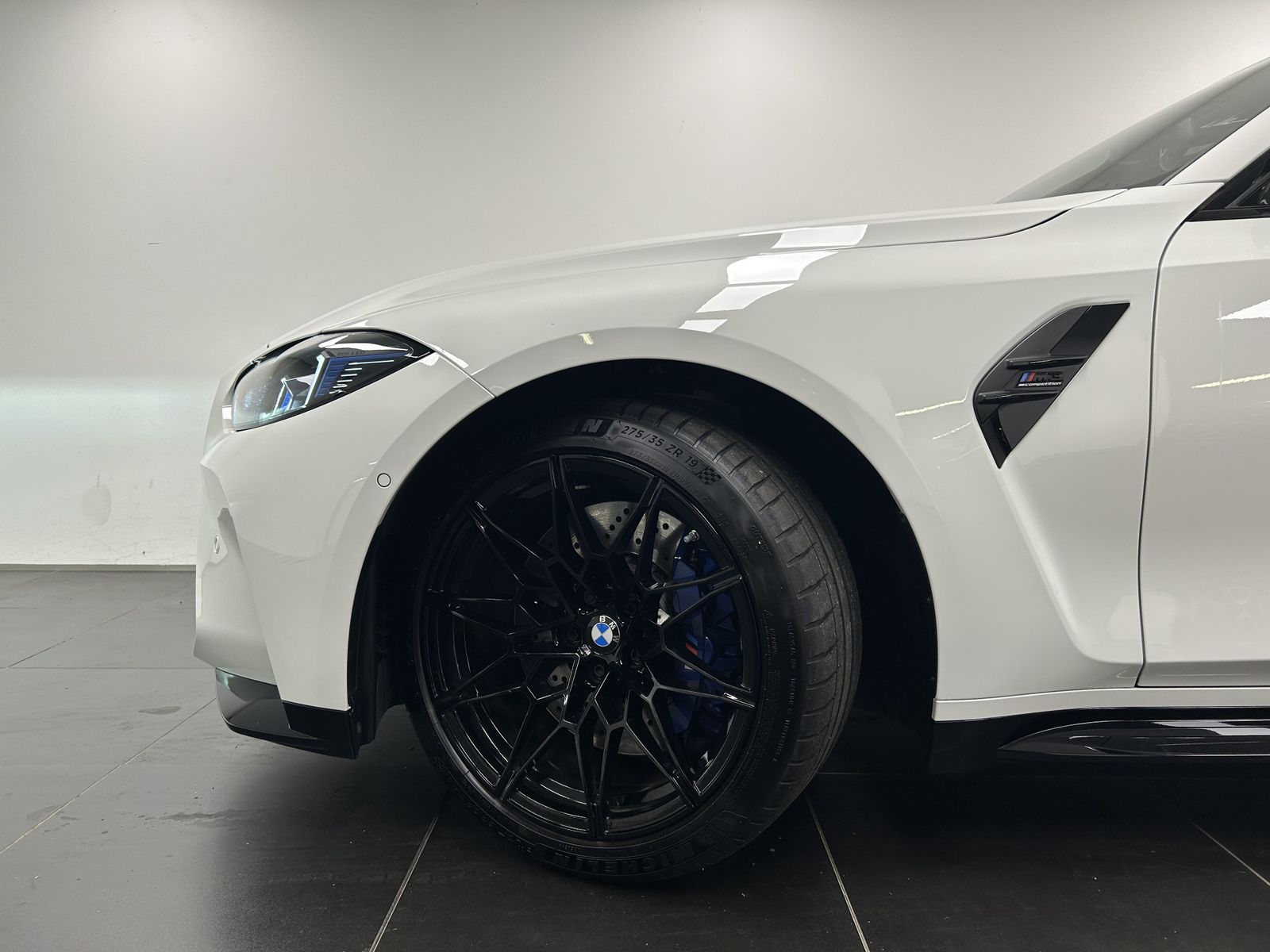 BMW M3 2025 г. Белый, пробег 21680 км