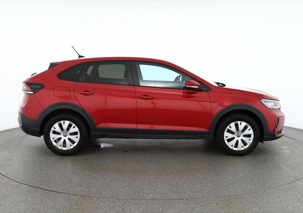 Volkswagen Taigo 2022 г. Красный, пробег 32904 км
