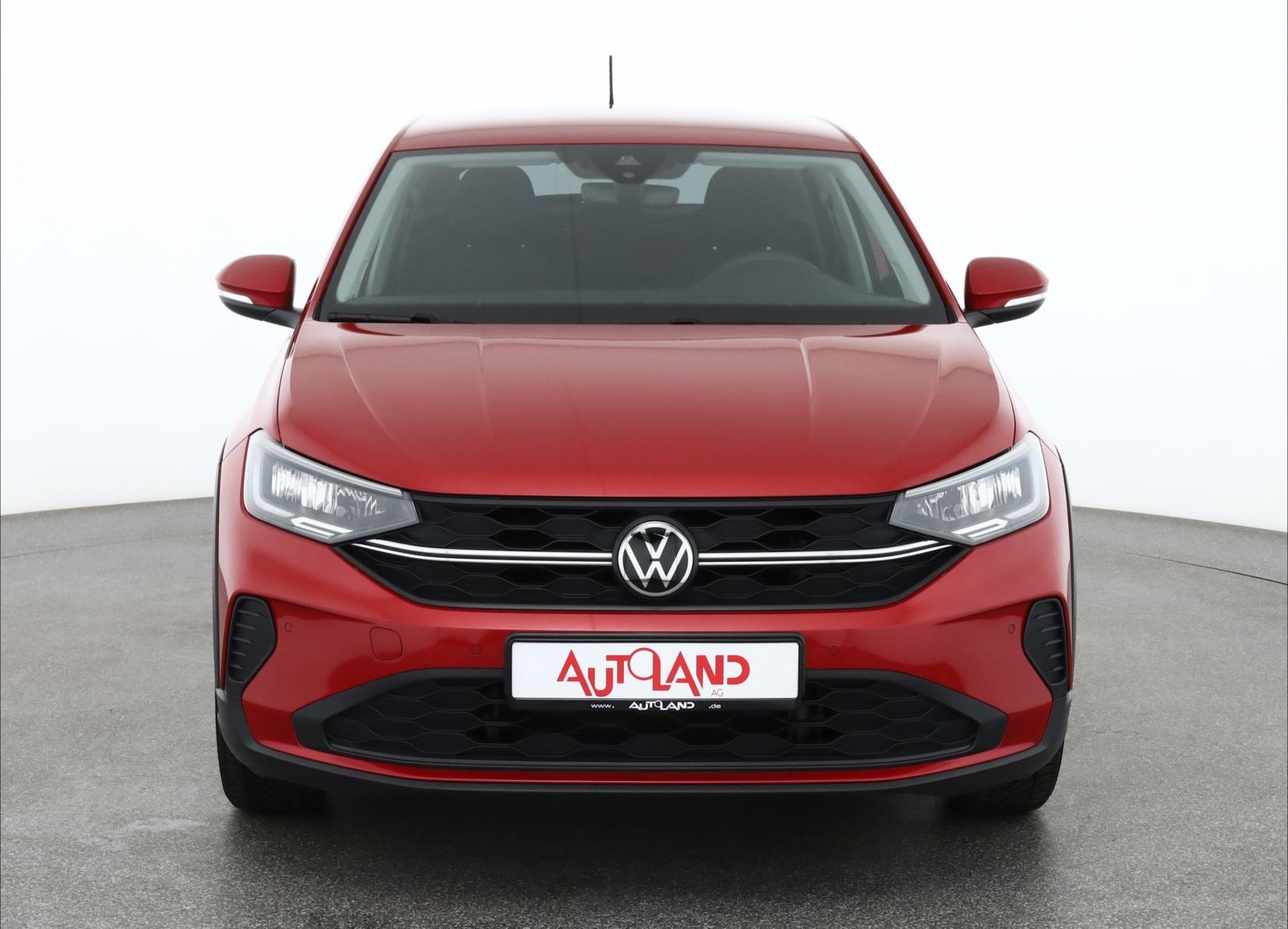 Volkswagen Taigo 2022 г. Красный, пробег 32904 км
