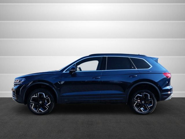 Volkswagen Touareg 2023 г. Синий, пробег 23452 км