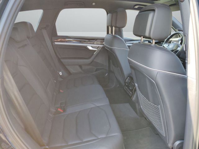 Volkswagen Touareg 2023 г. Синий, пробег 23452 км