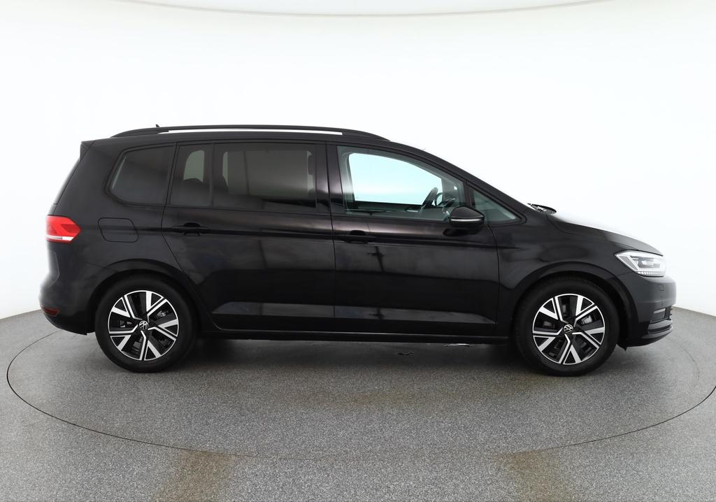 Volkswagen Touran 2024 г. Чёрный, пробег 44544 км