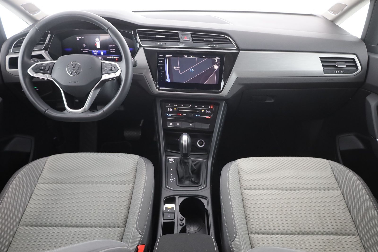 Volkswagen Touran 2024 г. Чёрный, пробег 44544 км