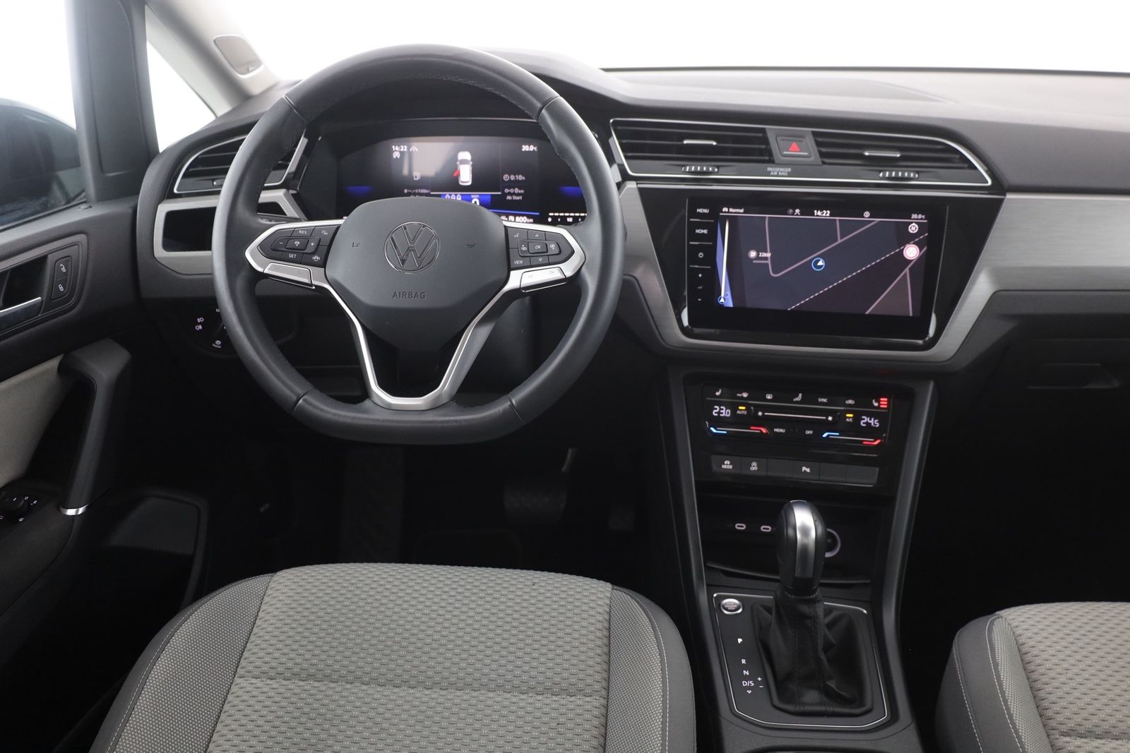 Volkswagen Touran 2024 г. Чёрный, пробег 44544 км