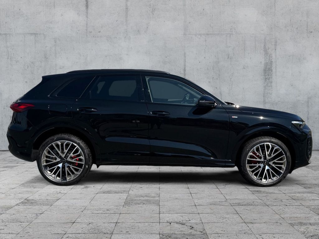 Audi Q5 2025 г. Чёрный, пробег 5515 км