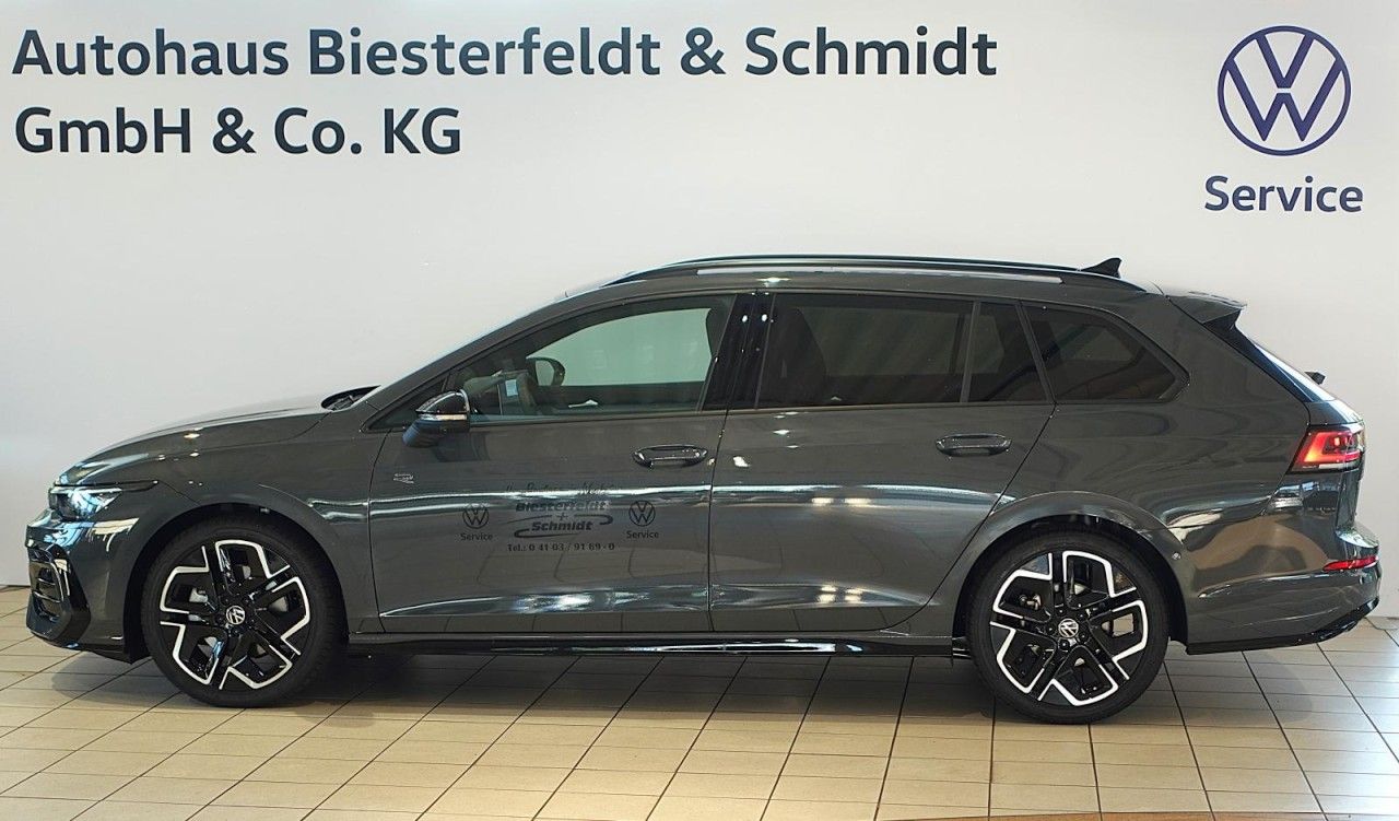 Volkswagen Golf 2024 г. Серый, пробег 30000 км