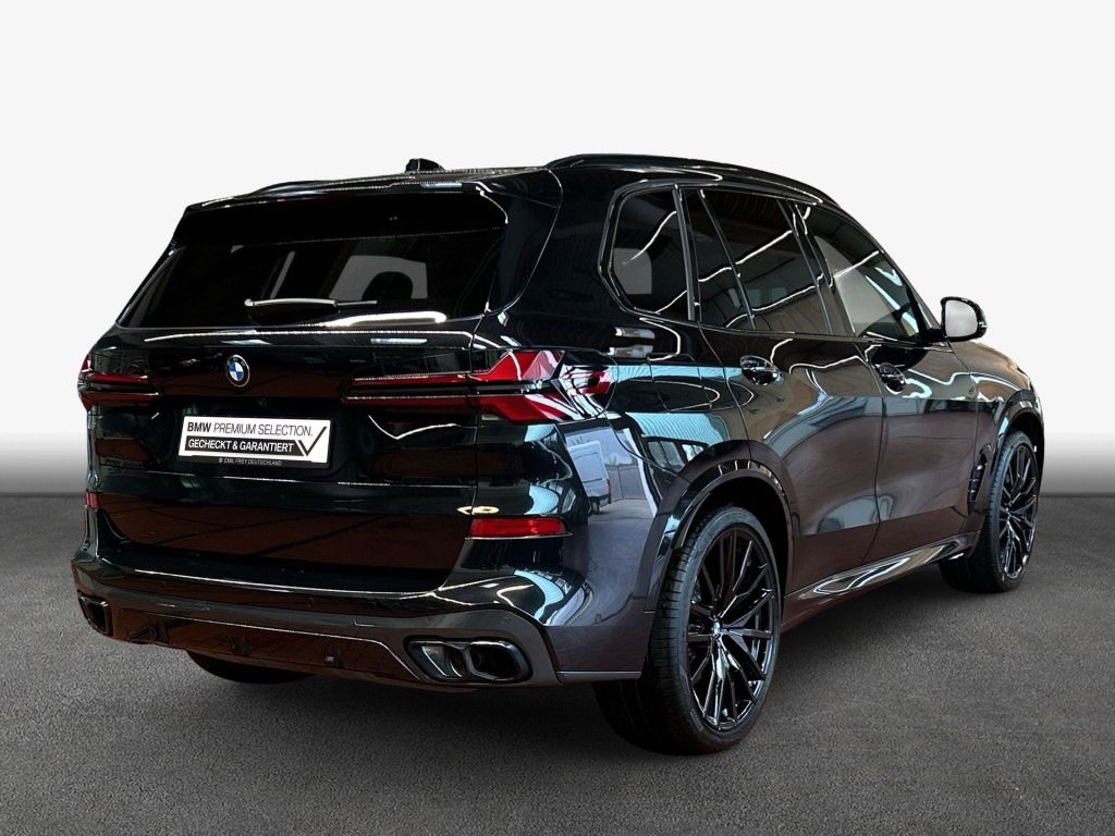 BMW X5 M60 2024 г. Чёрный, пробег 45106 км